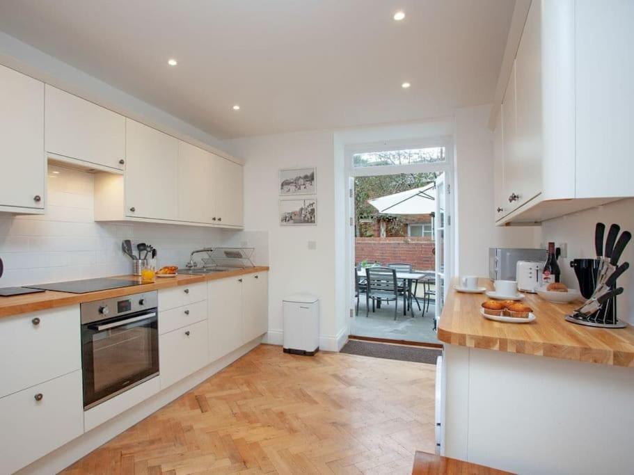 2 Central, Spacious, Apartment With Private Patio Sidmouth Zewnętrze zdjęcie
