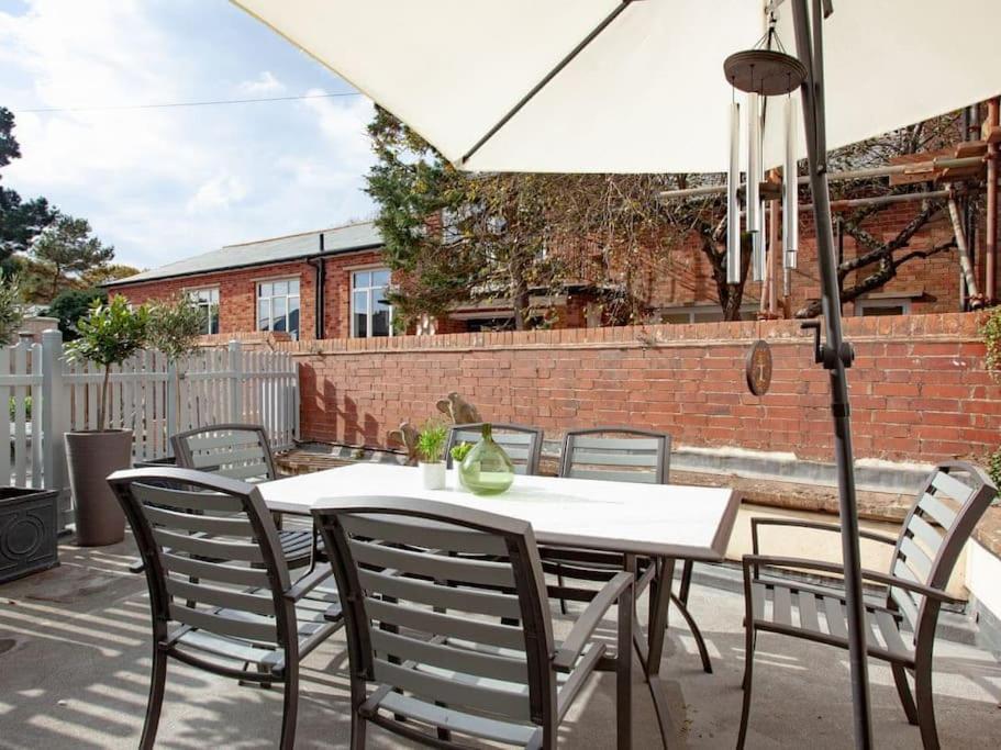 2 Central, Spacious, Apartment With Private Patio Sidmouth Zewnętrze zdjęcie